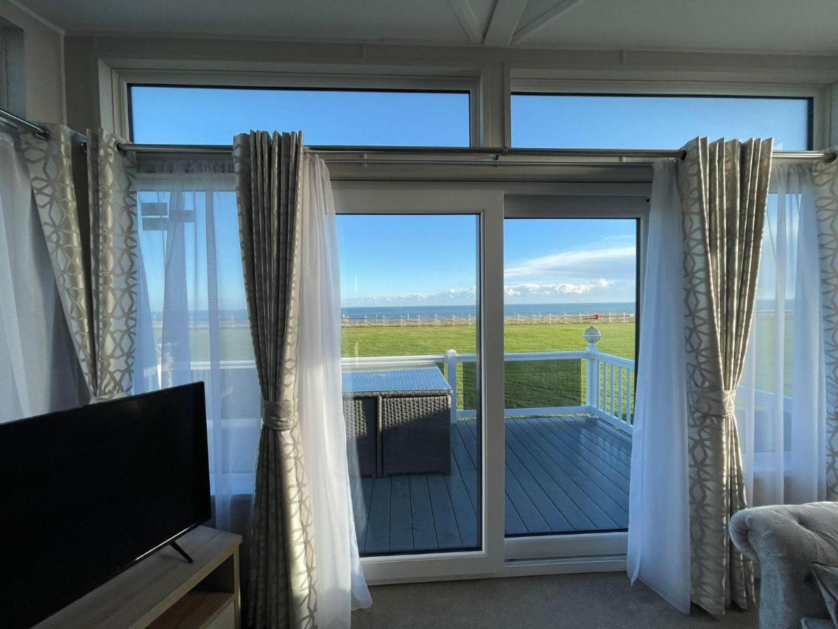 Beautiful Lodge With Full Sea Views At Broadland Sands In Suffolk Ref 20235Bs Hopton on Sea Exterior photo
