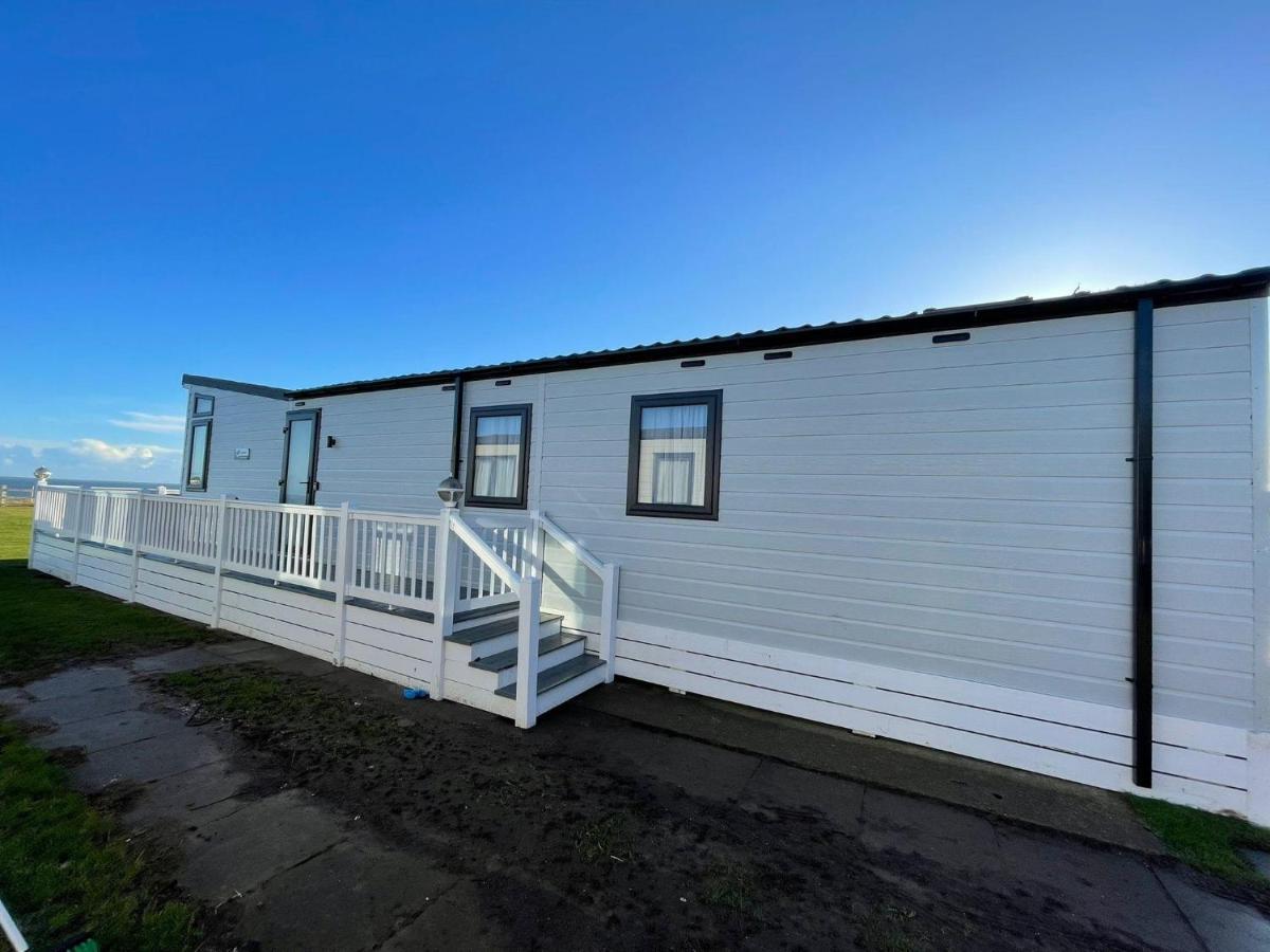 Beautiful Lodge With Full Sea Views At Broadland Sands In Suffolk Ref 20235Bs Hopton on Sea Exterior photo