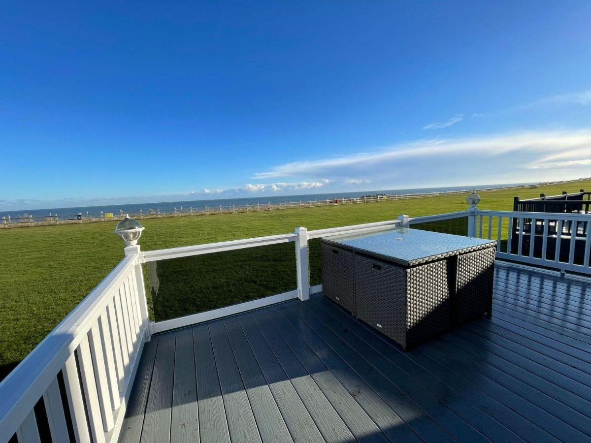 Beautiful Lodge With Full Sea Views At Broadland Sands In Suffolk Ref 20235Bs Hopton on Sea Exterior photo