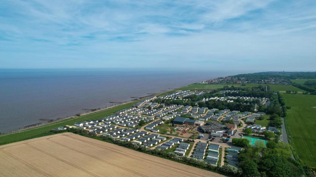 Beautiful Lodge With Full Sea Views At Broadland Sands In Suffolk Ref 20235Bs Hopton on Sea Exterior photo