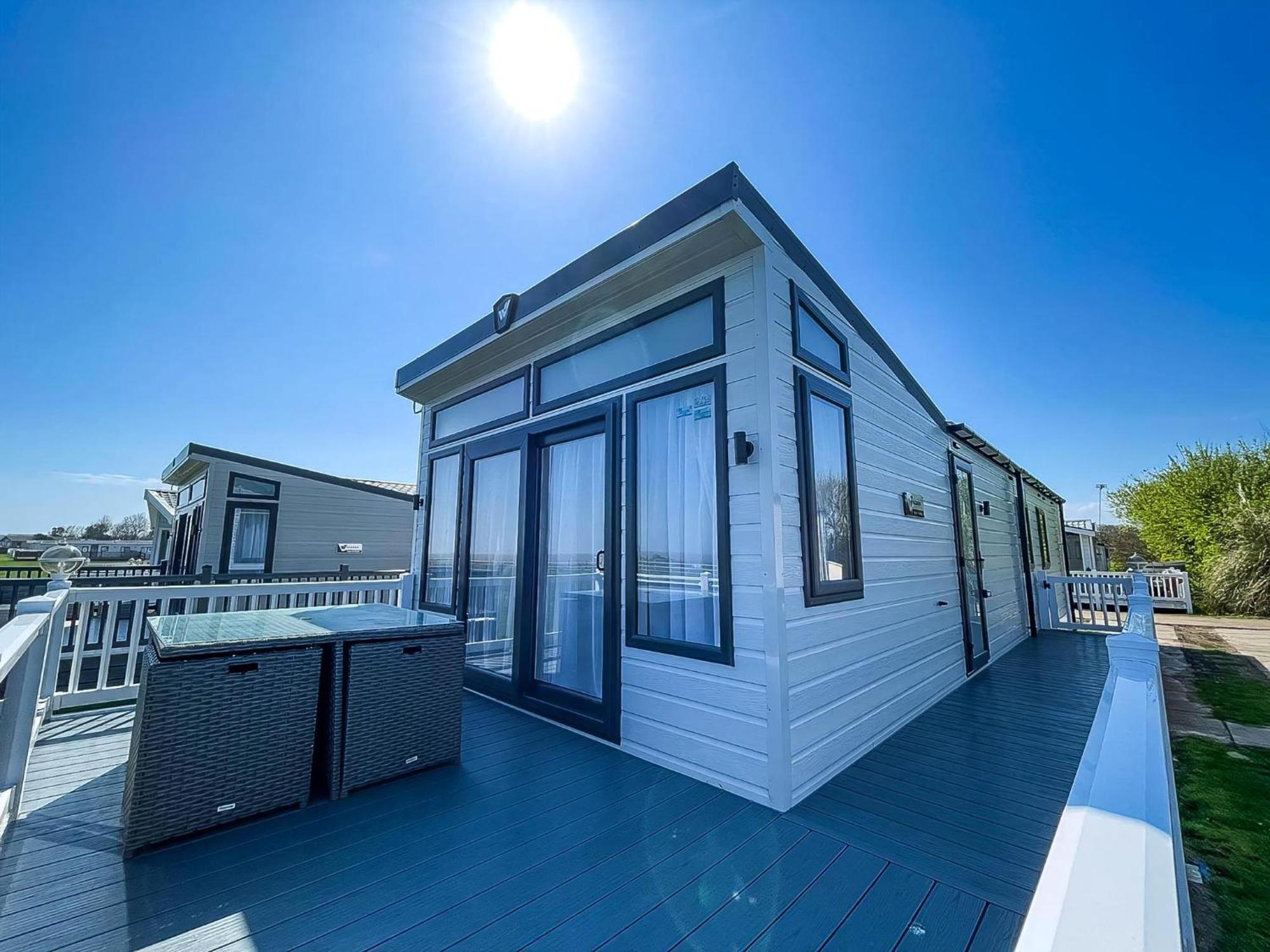 Beautiful Lodge With Full Sea Views At Broadland Sands In Suffolk Ref 20235Bs Hopton on Sea Exterior photo