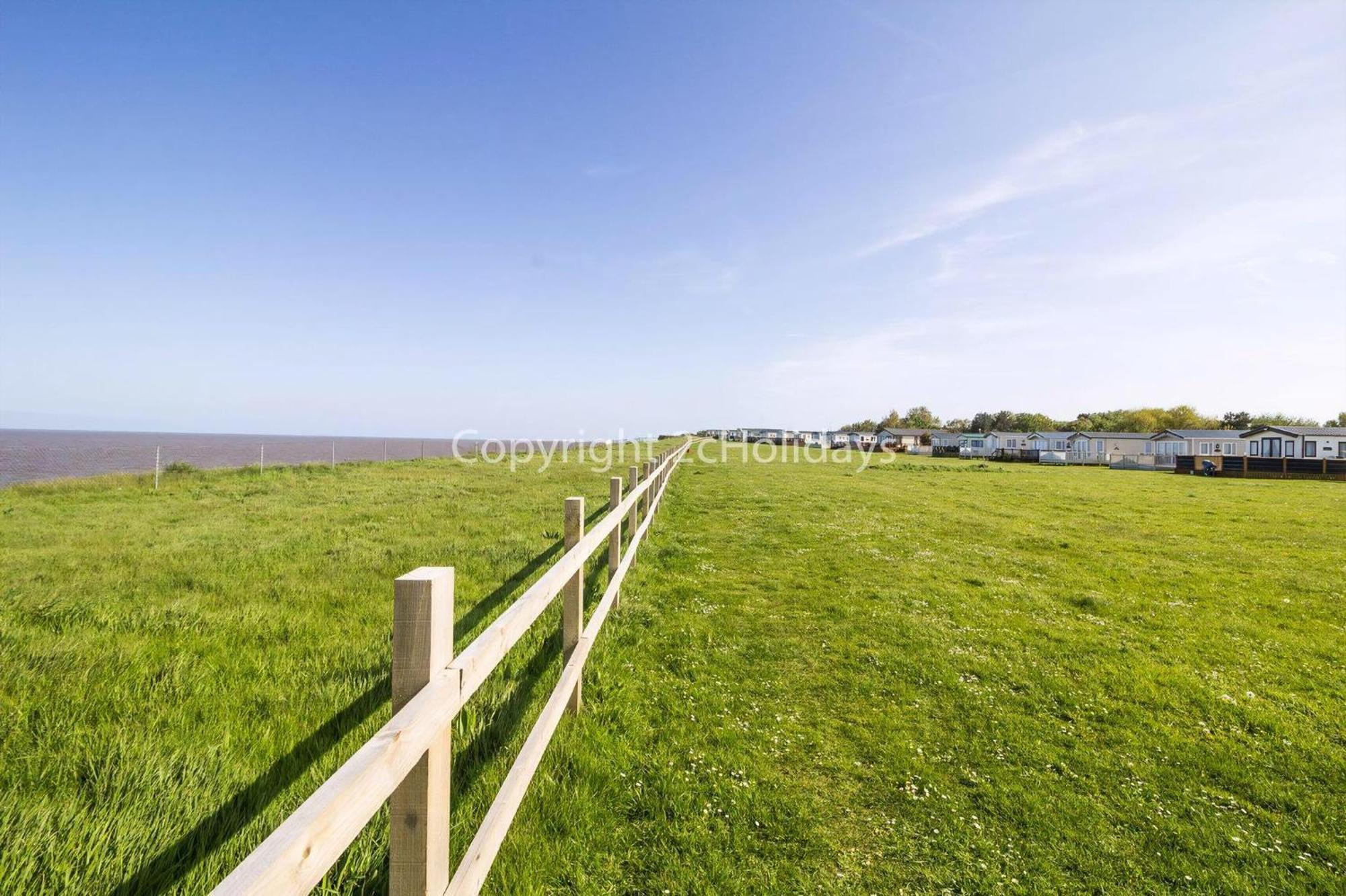 Beautiful Lodge With Full Sea Views At Broadland Sands In Suffolk Ref 20235Bs Hopton on Sea Exterior photo