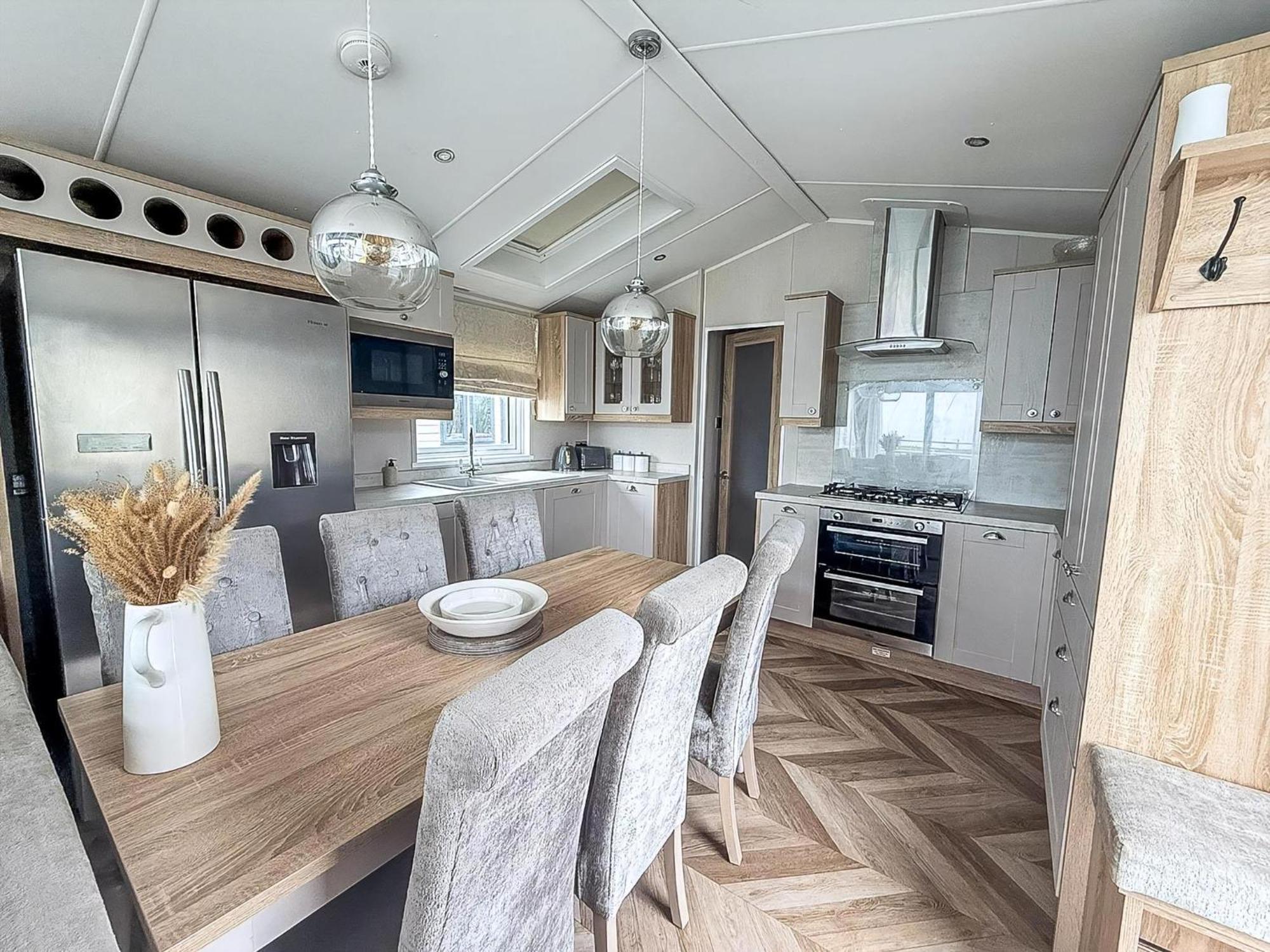 Beautiful Lodge With Full Sea Views At Broadland Sands In Suffolk Ref 20235Bs Hopton on Sea Exterior photo