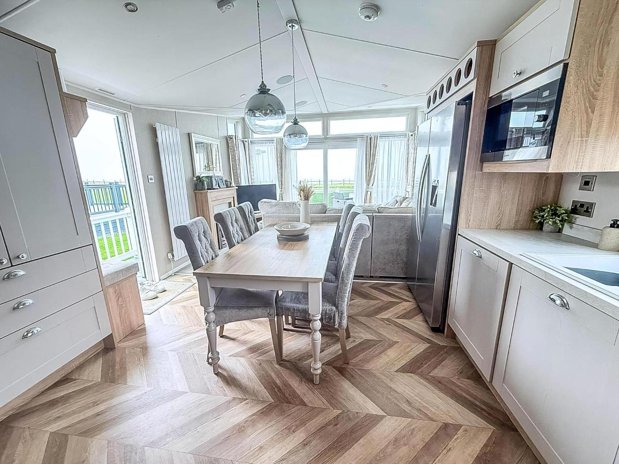 Beautiful Lodge With Full Sea Views At Broadland Sands In Suffolk Ref 20235Bs Hopton on Sea Exterior photo
