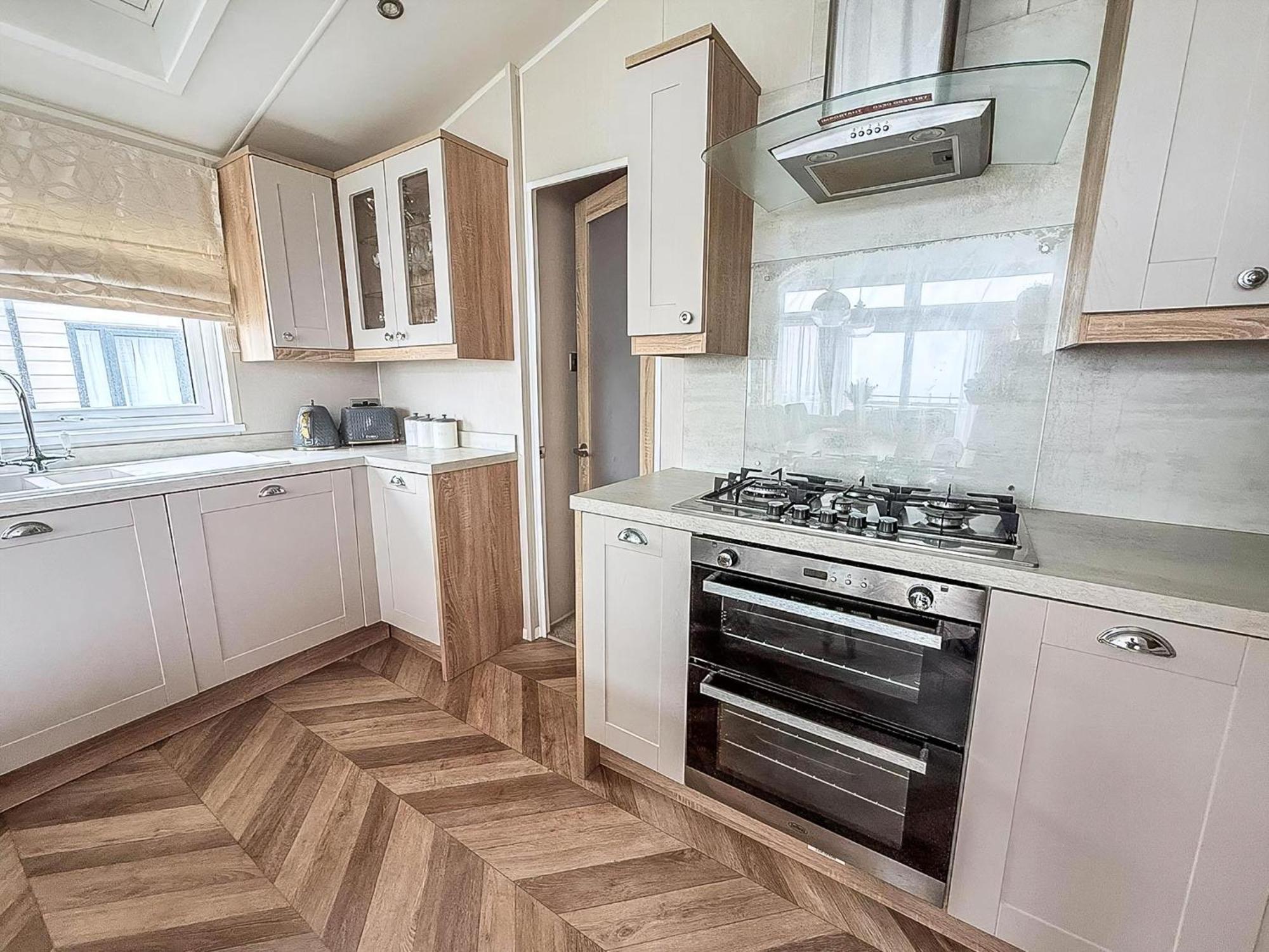 Beautiful Lodge With Full Sea Views At Broadland Sands In Suffolk Ref 20235Bs Hopton on Sea Exterior photo